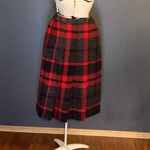 Vintage Plaid A-Line Skirt in Red and Black